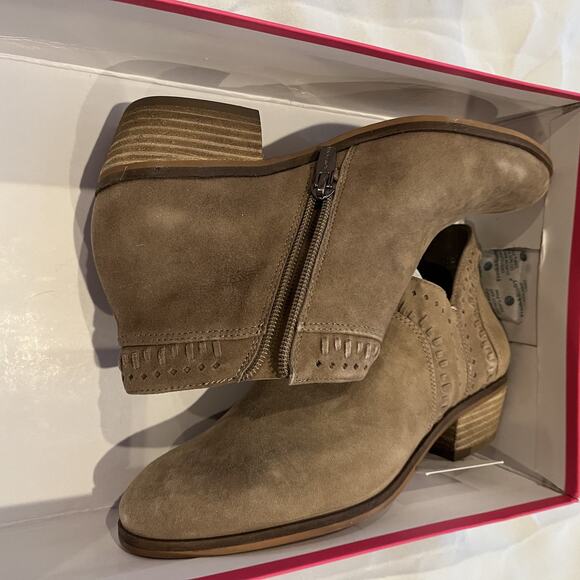 Vince Camuto Booties Womens Size 6W Tuscan Taupe Suede Parrla Cutout Ankle Boots - Picture 4 of 13